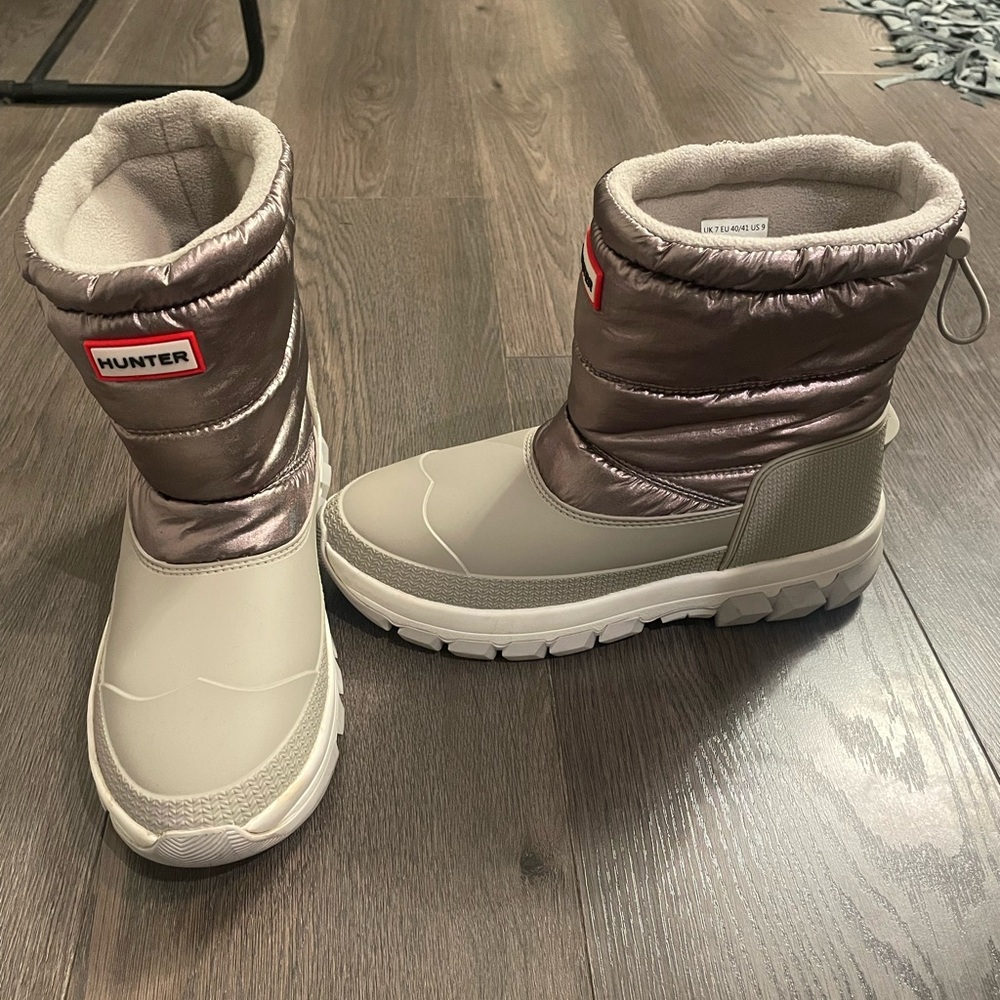 Hunter winter snow boots 9 40 41 waterproof gray silver metallic white great con